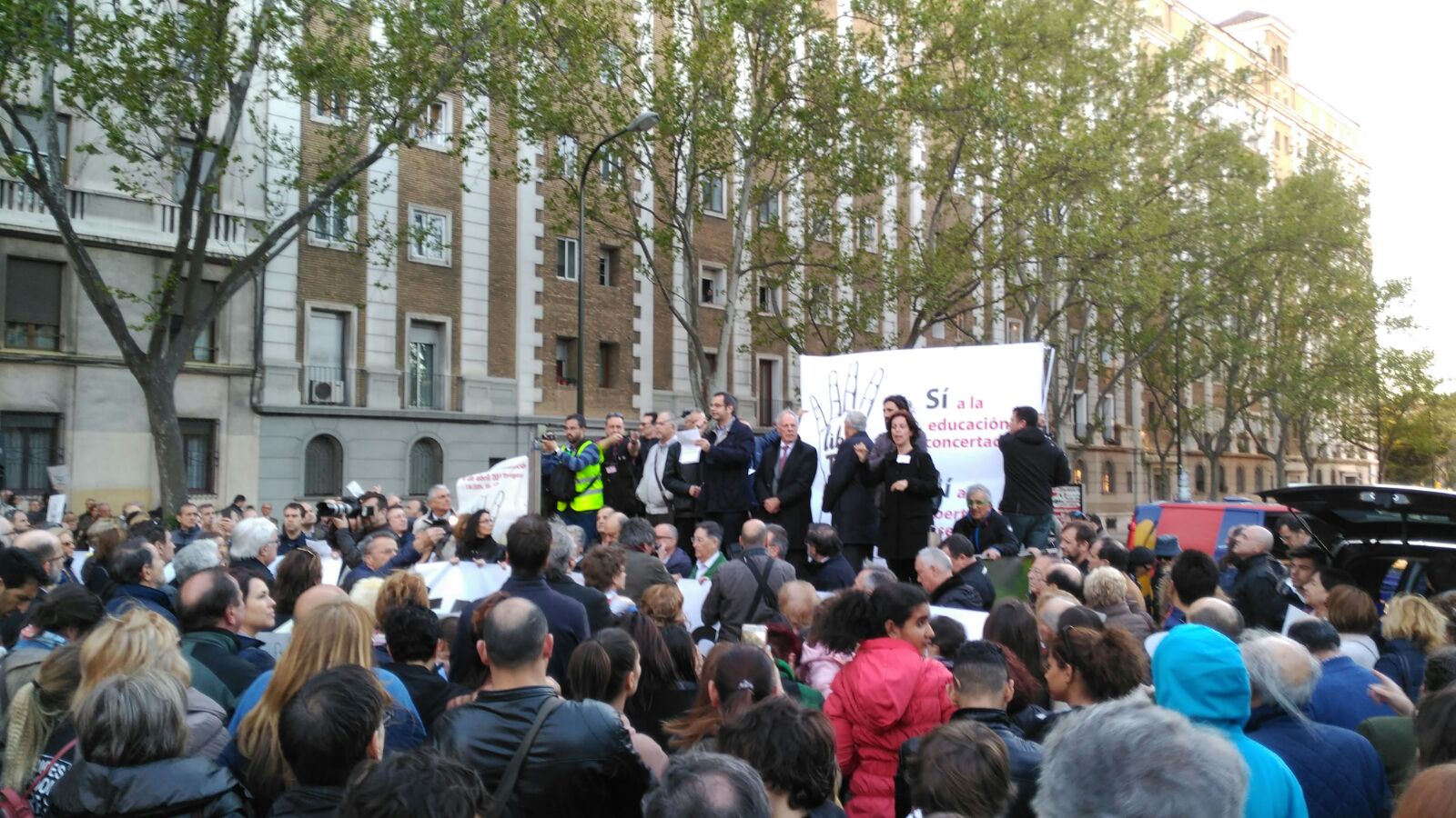 Manifestación enseñanza concertada Zaragoza 11